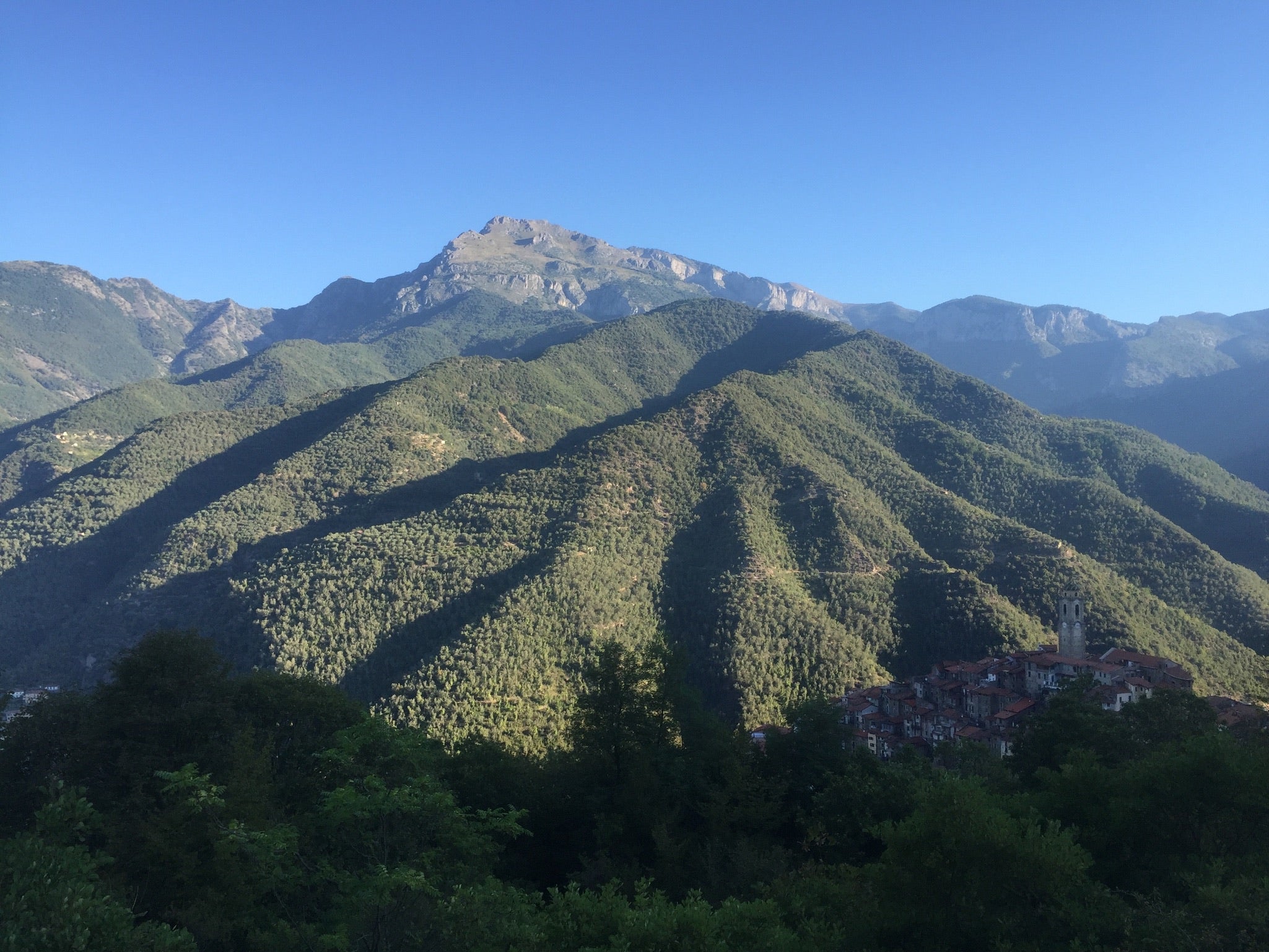 Naturen omkirng Castel vittorio er betagende
