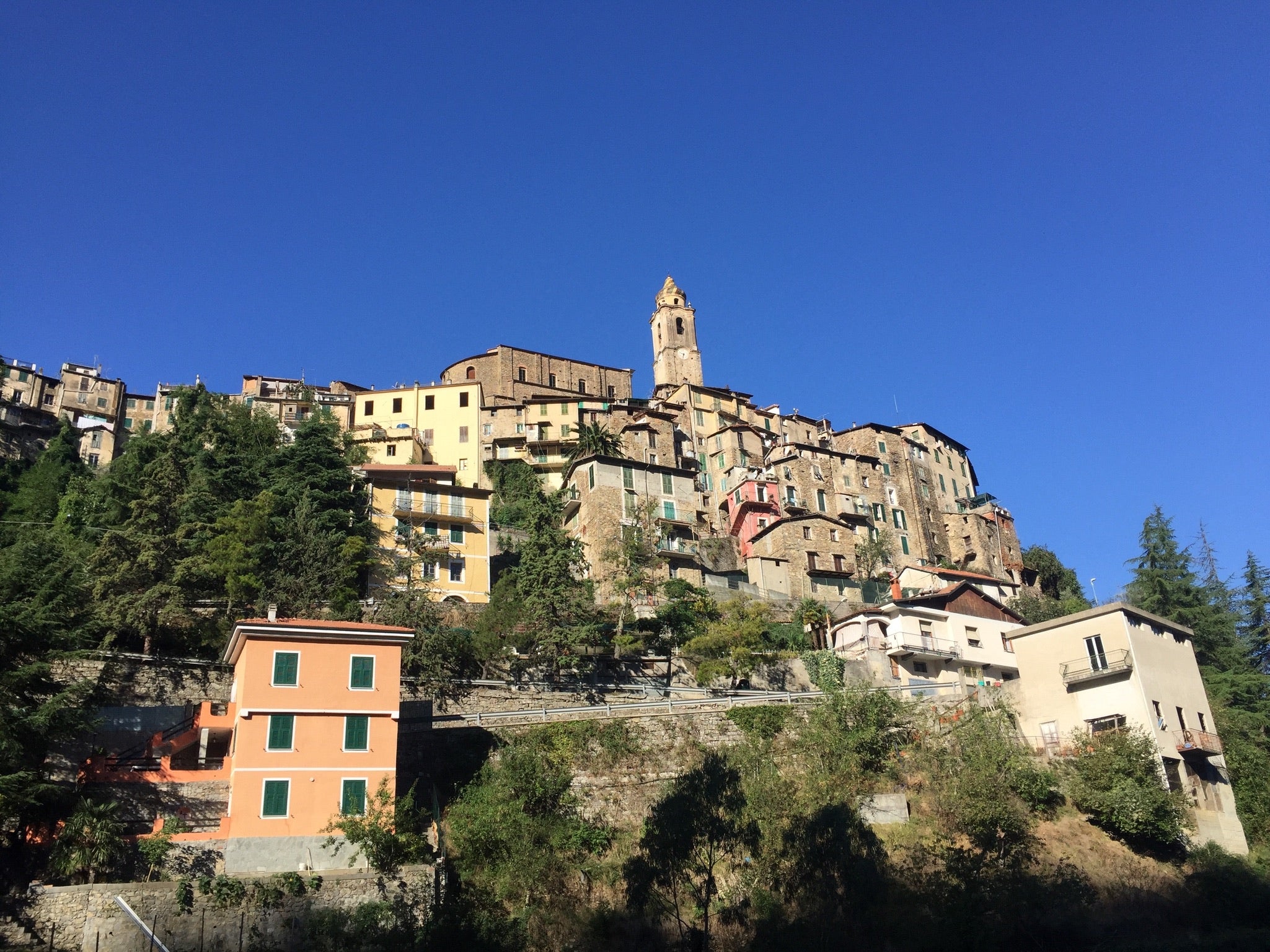 Landsbyen Castel Vittorio i Ligurien
