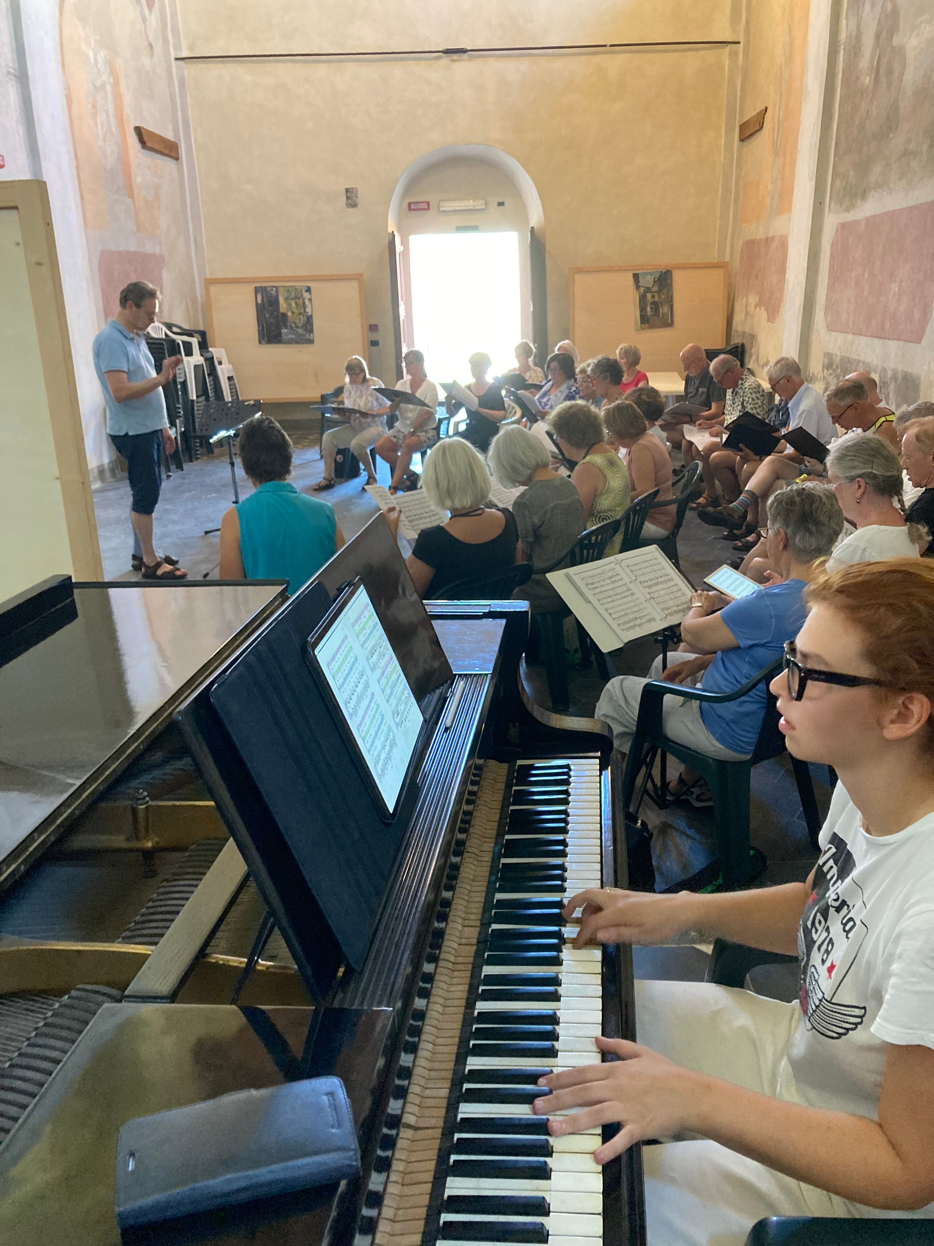 Korprøve med pianist Elisabeth Holmegaard og dirigent Torben H.S. Svendsen