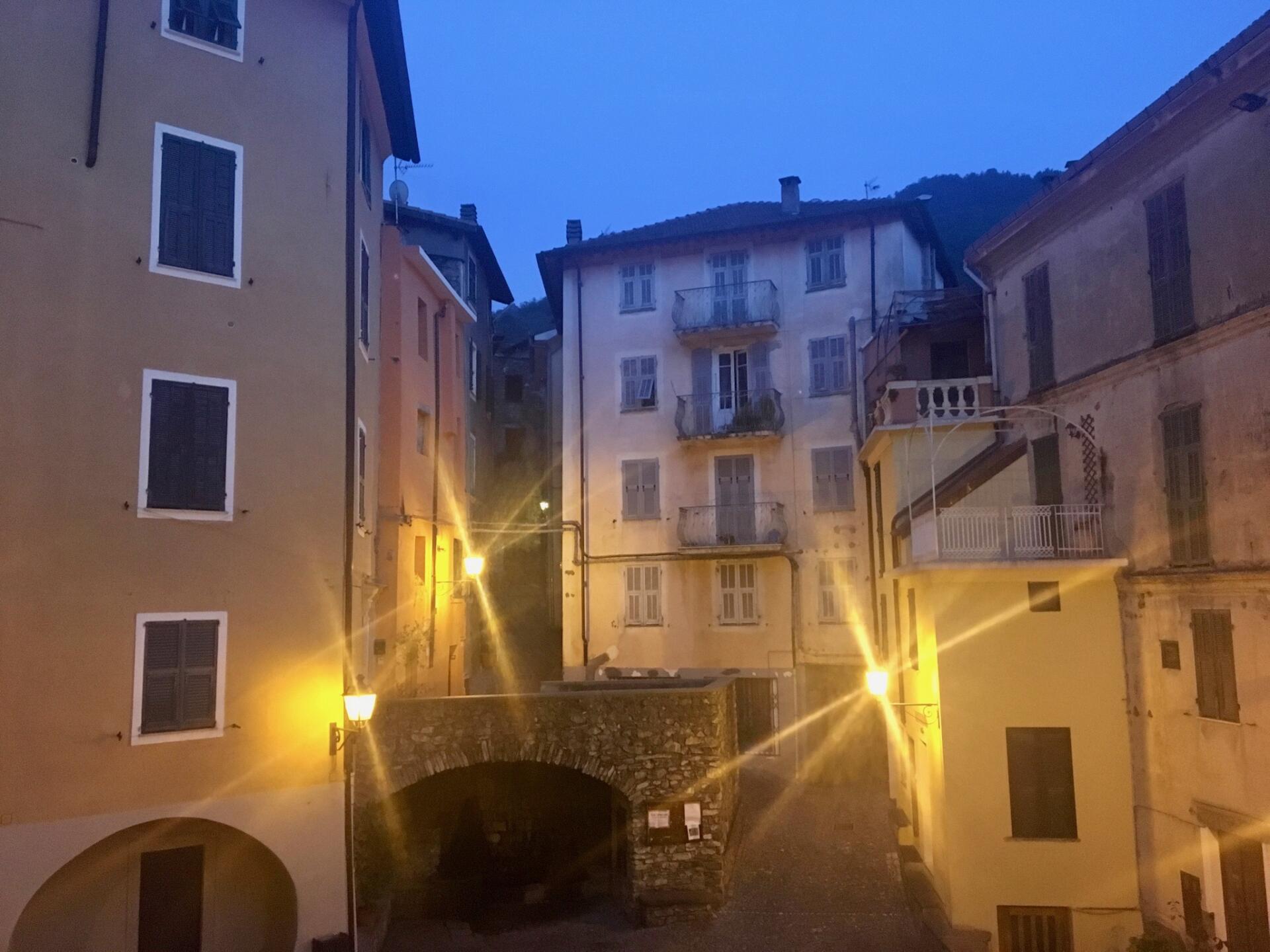 Castelvittorio i skumringen