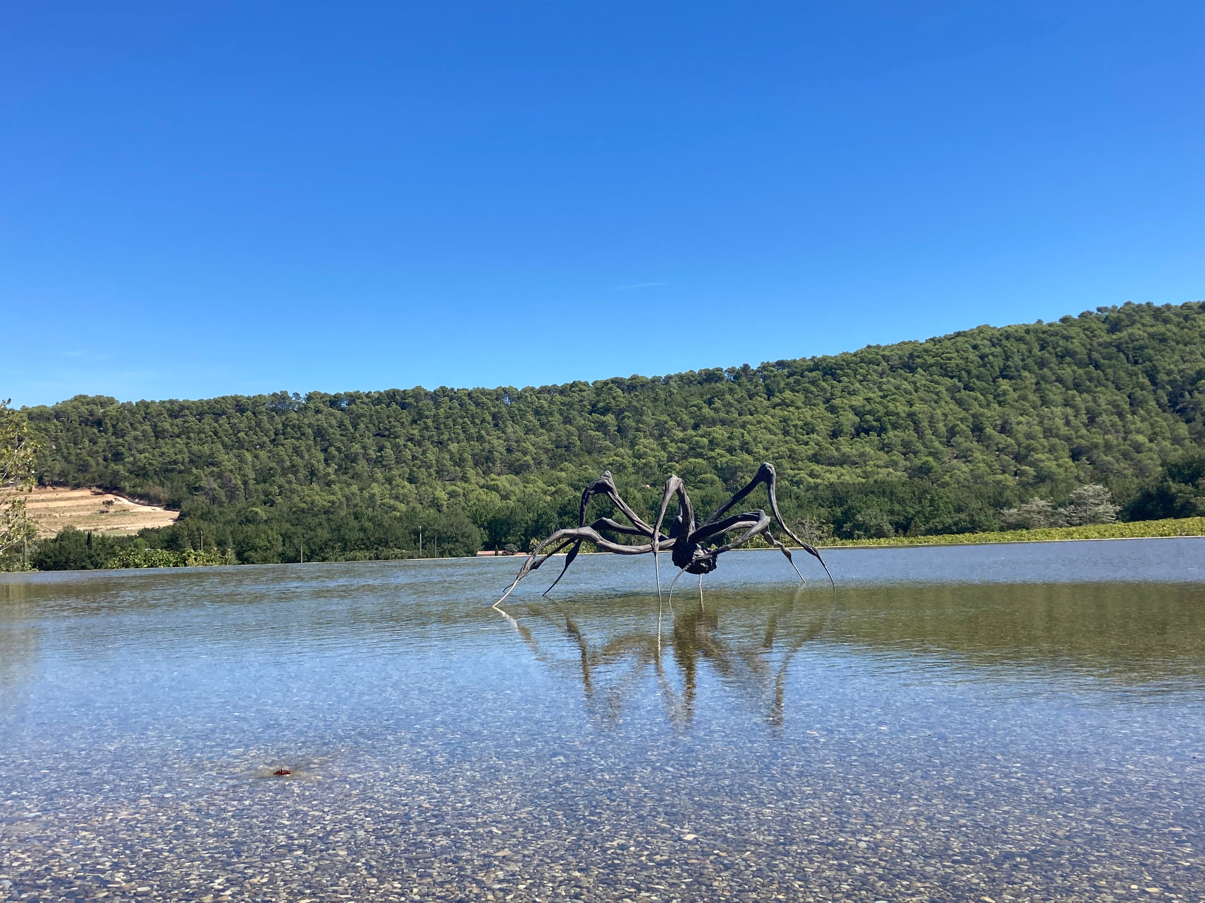 Skulptur af Louise Bourgeois i Chateau la Coste