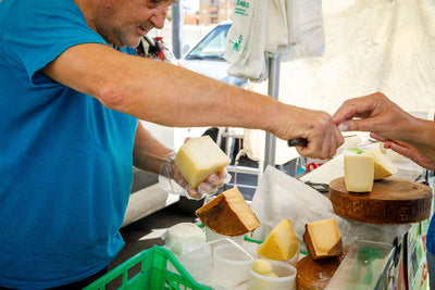 Lokal ostehandler – madlavningsrejse Italien