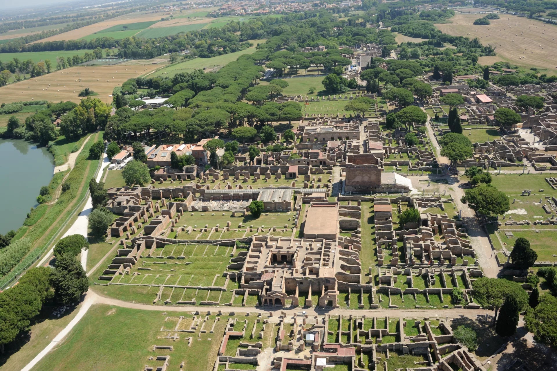 Luftfoto af Roms antikke havneby