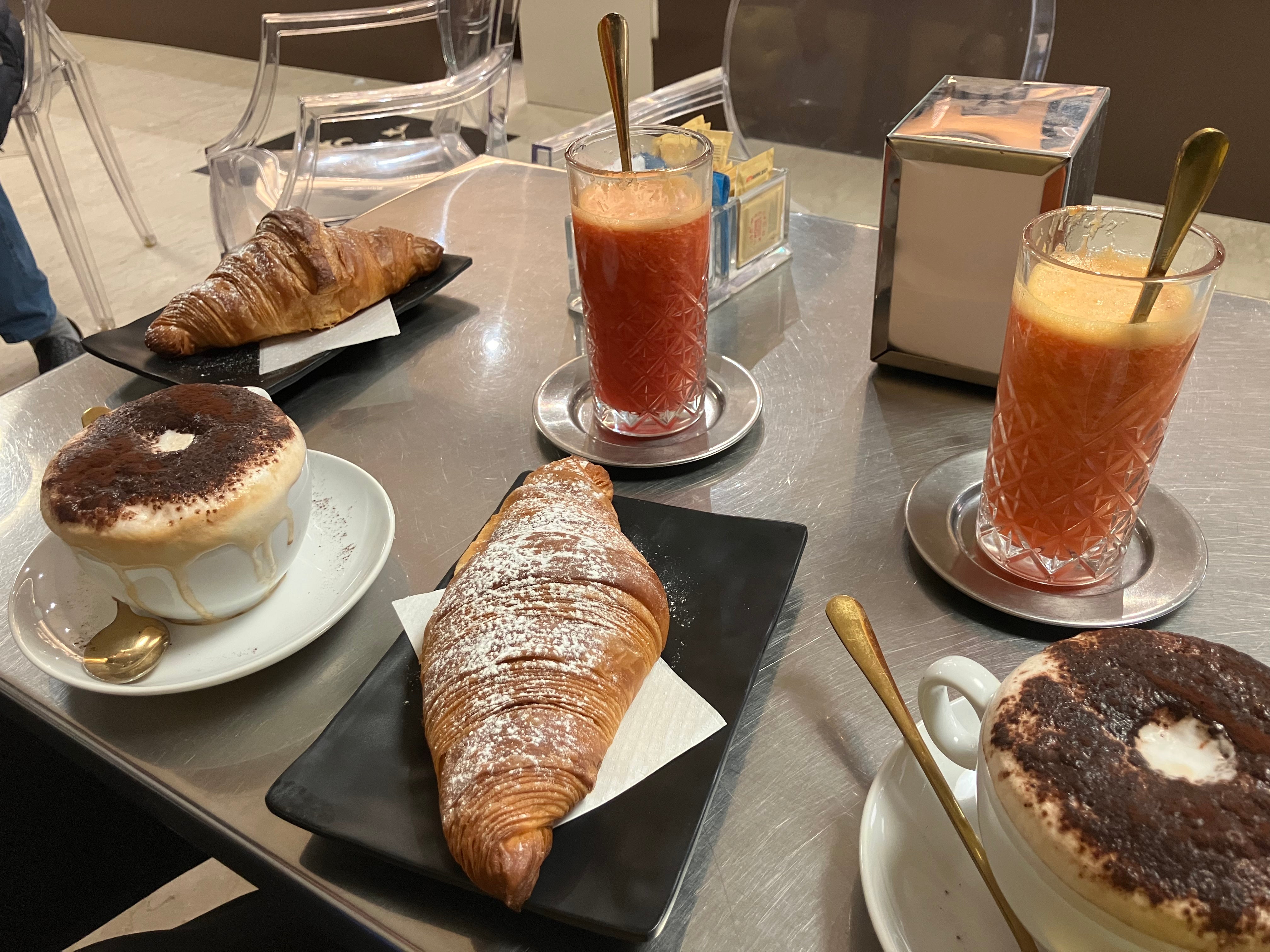 Verdens bedste cappuchino og friskpresset appelsinjuice