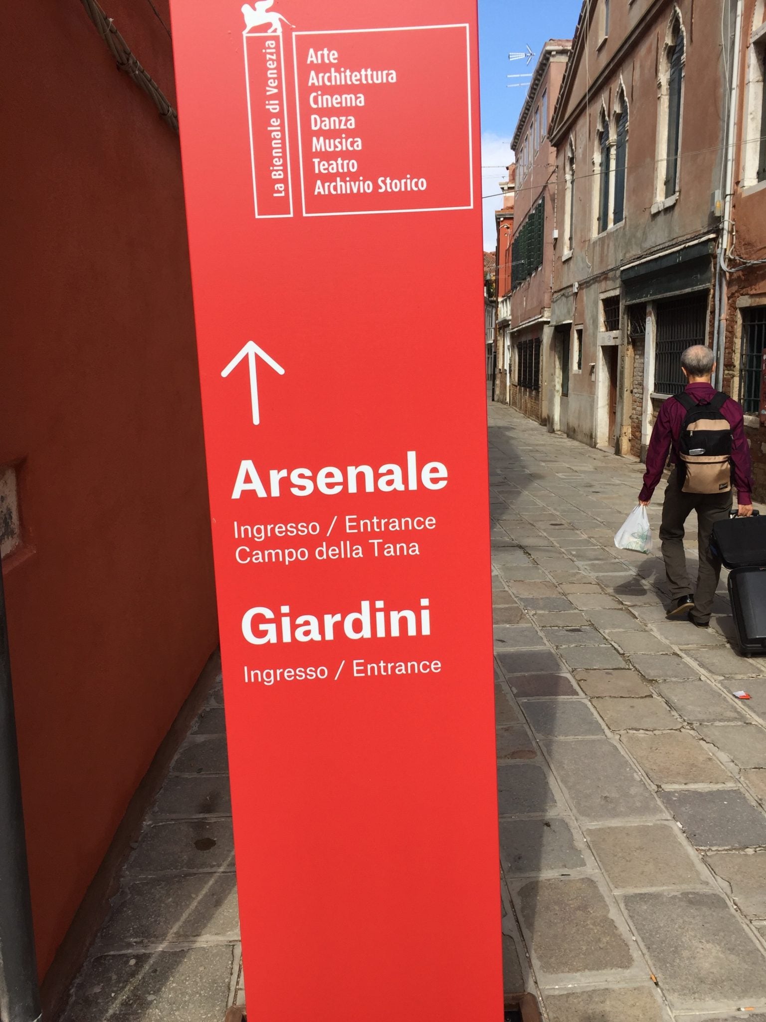 Skilt til de 2 Bienale områder-Arsenale og Giardini
