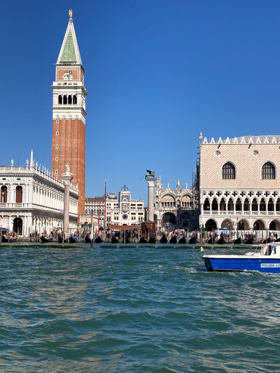 Markuspladsen og klokketårnet – Venedig Biennale