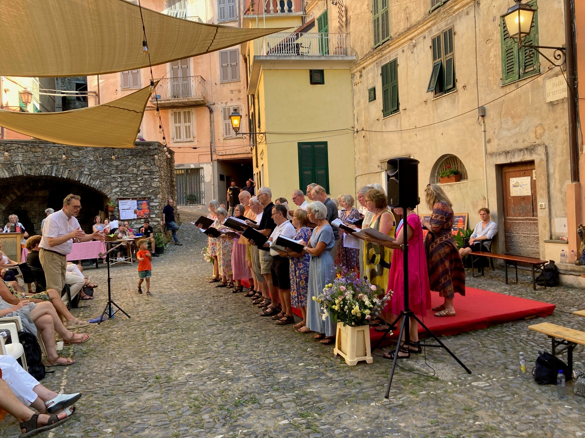Flot koncert på piazzaen i castelvittorio